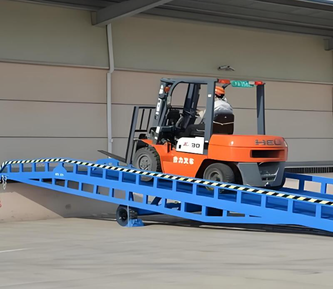 黄南移动式卸货平台（叉车用）